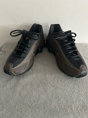 Nike Shox R4 sneakers